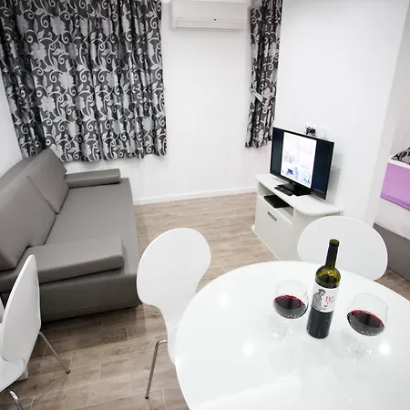 4 You In Apartment *