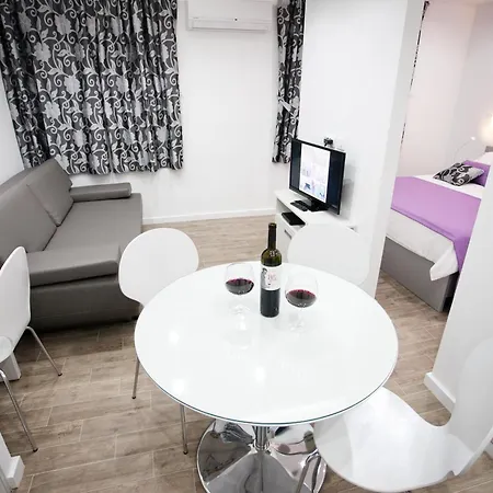 아파트먼트 4 유 인