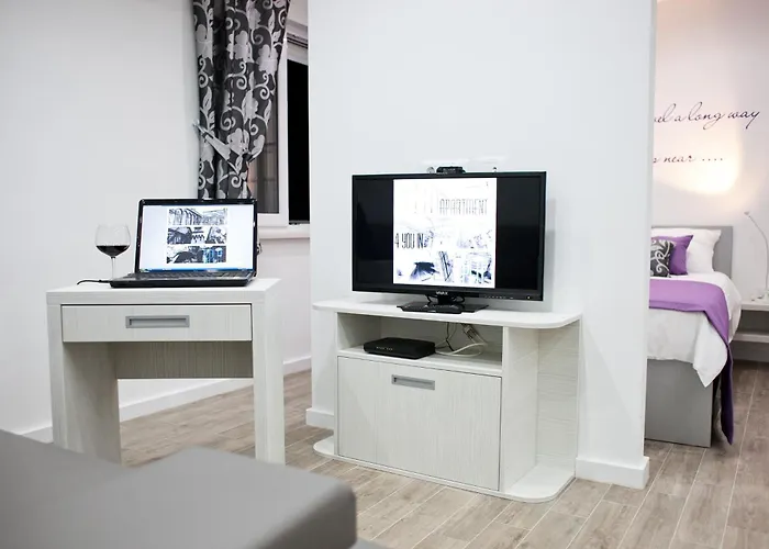 4 You In Apartment Split