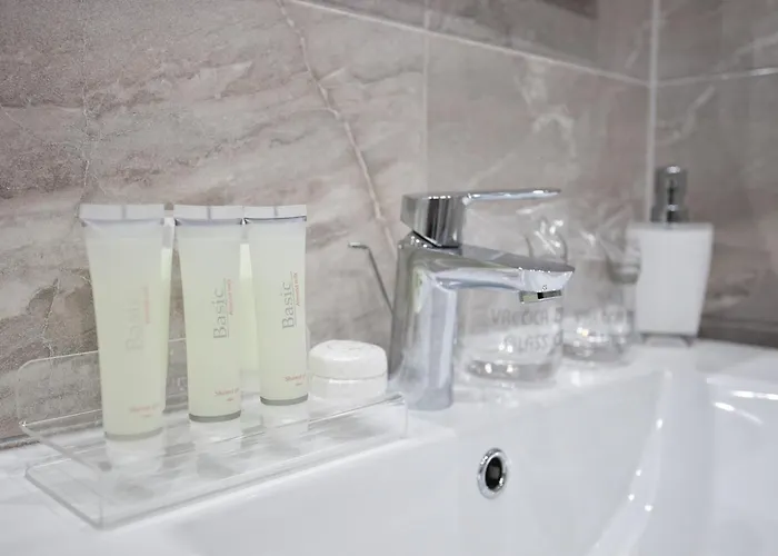 4 You In Apartment Split