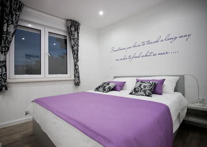 4 You In Apartment Split