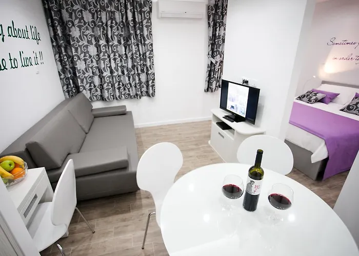 4 You In Apartment *