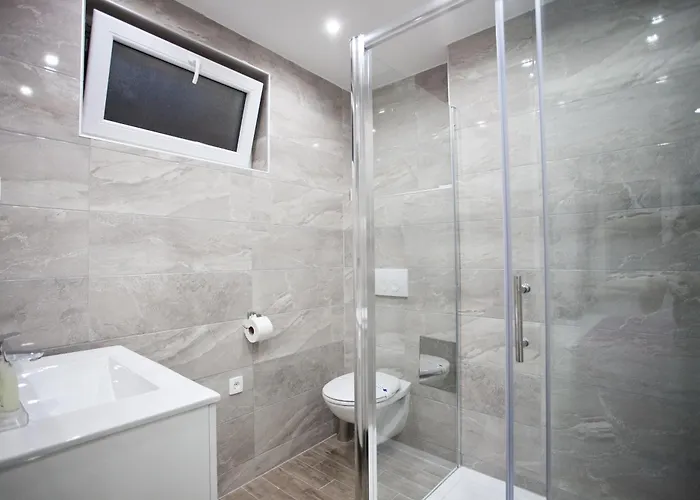 4 You In Apartment Split