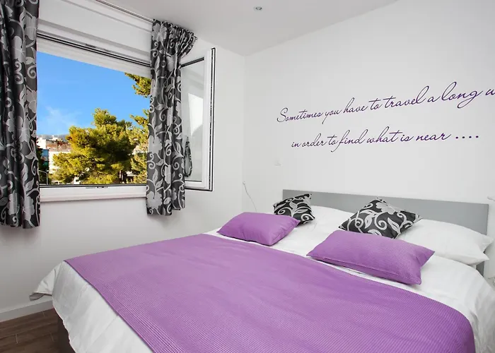 4 You In Apartment Split