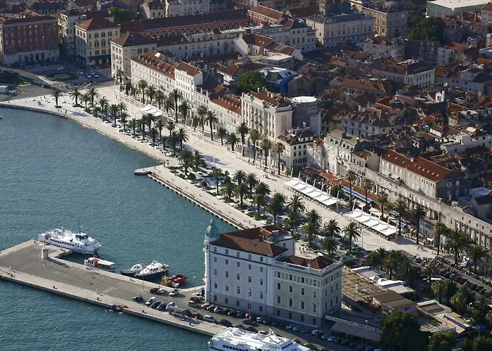 4 You In Apartment *