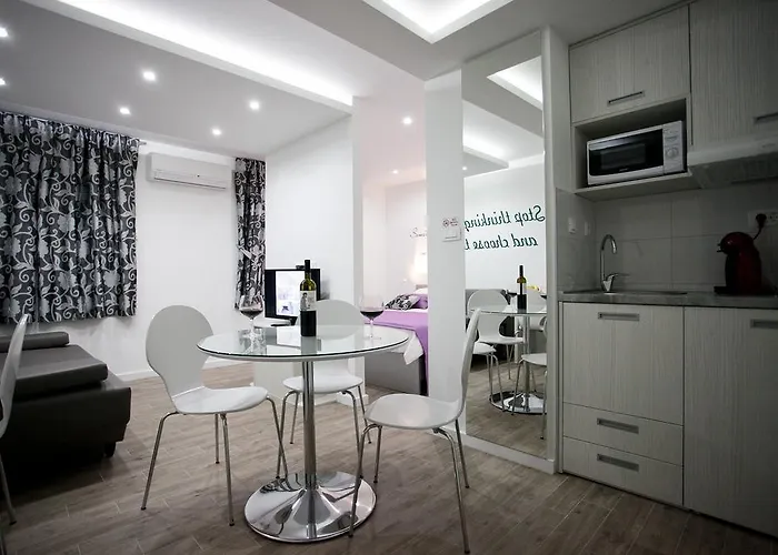 4 You In Apartment Split